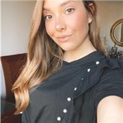 Salve sono una ragazza che va alle superiori ho 17 anni faccio la terza superiore e sto cercando un lavoro, faccio il liceo Linguistico perciò sono brava nelle lingue inglese , francese e spagnolo, posso insegnare italiano, storia geografia, scienze, e an